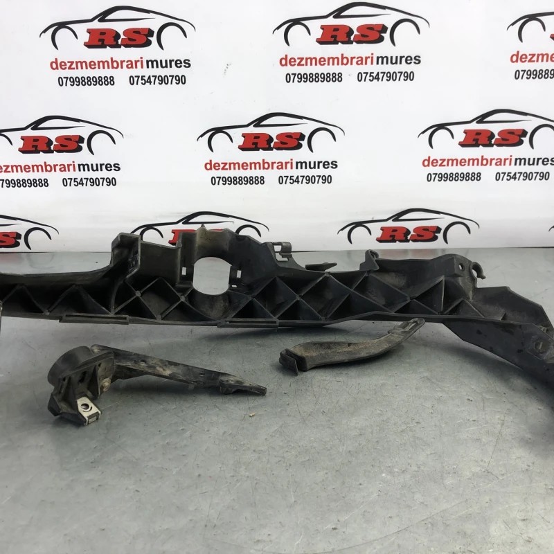 Suport far stanga / BMW Seria 3 E91 LCI 2012 / Caroserie, oglinzi si faruri