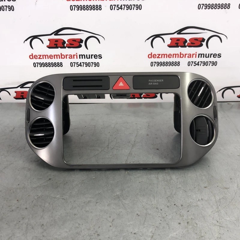 Ornament trim bord Volkswagen Tiguan 5N 2010