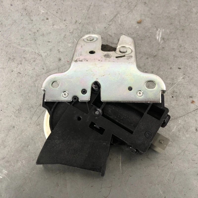 Iala broasca haion / Volkswagen Passat CC 2013 / Caroserie, oglinzi si faruri