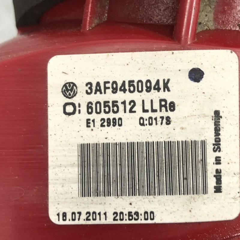 Stop dreapta haion / Volkswagen Passat B7 2013 / Caroserie, oglinzi si faruri
