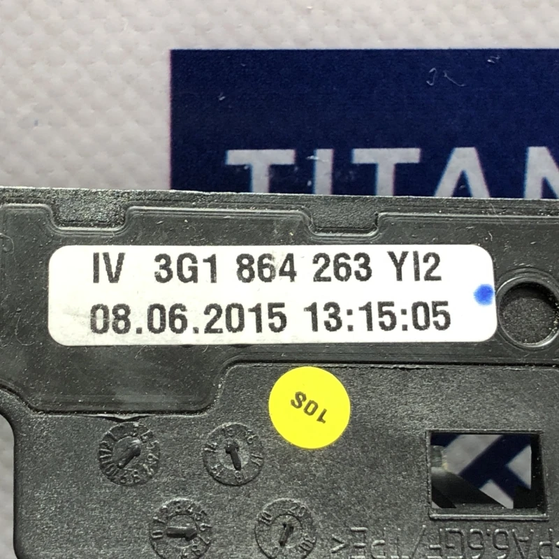 Ornament trim schimbator consola centrala / Volkswagen Passat B8 2016 / Interior