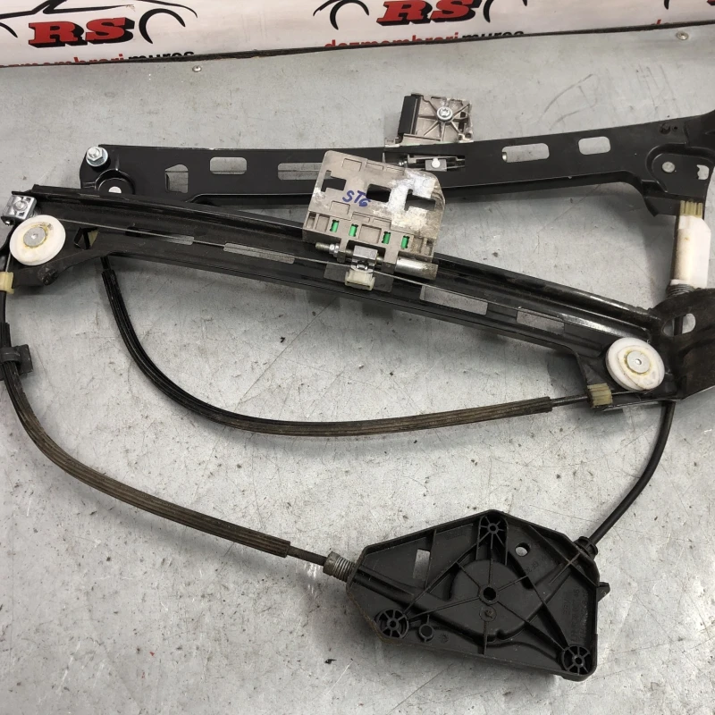 Macara geam stanga fata / Volkswagen Passat CC 2013 / Caroserie, oglinzi si faruri