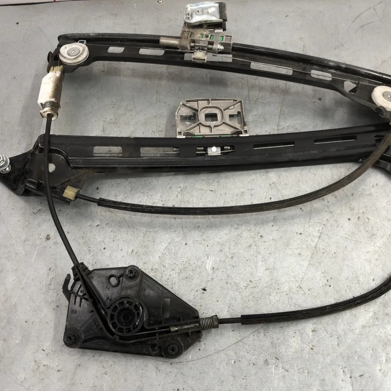 Macara geam stanga fata / Volkswagen Passat CC 2013 / Caroserie, oglinzi si faruri