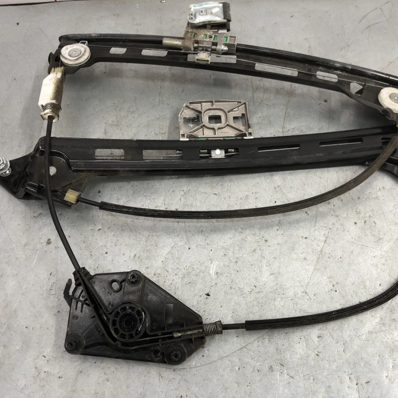 Macara geam stanga fata / Volkswagen Passat CC 2013 / Caroserie, oglinzi si faruri