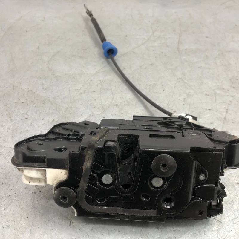 Iala broasca usa stanga fata / Volkswagen Passat CC 2013 / Caroserie, oglinzi si faruri