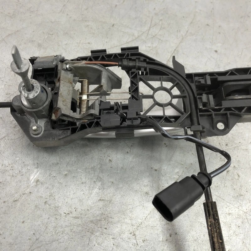 Maner usa stanga fata / Volkswagen Passat CC 2013 / Caroserie, oglinzi si faruri
