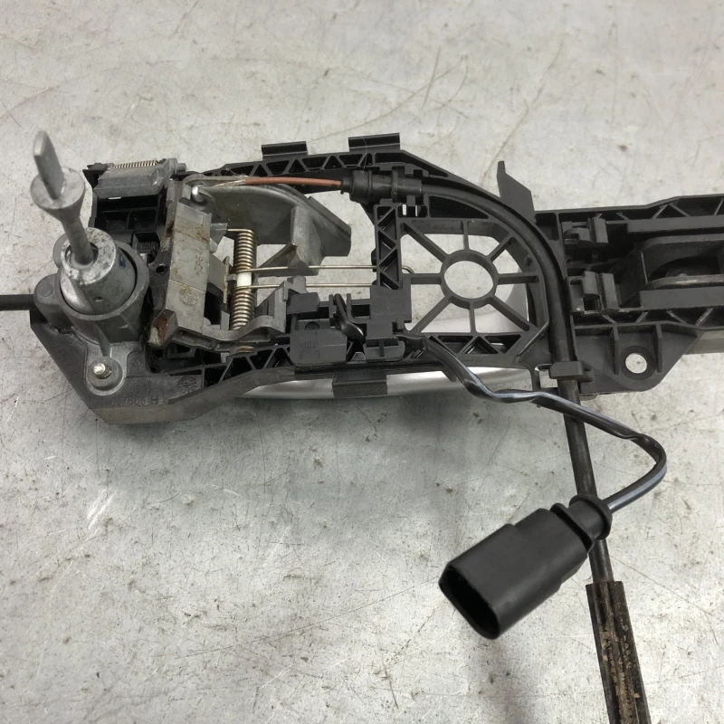Maner usa stanga fata / Volkswagen Passat CC 2013 / Caroserie, oglinzi si faruri