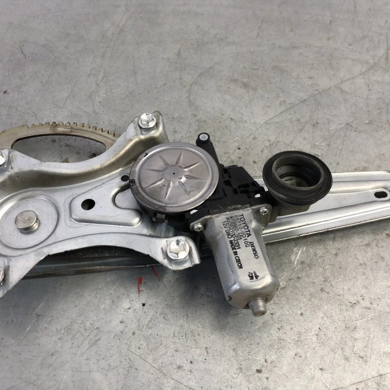 Macara geam stanga spate / Toyota Yaris XP130 2014 / Caroserie, oglinzi si faruri