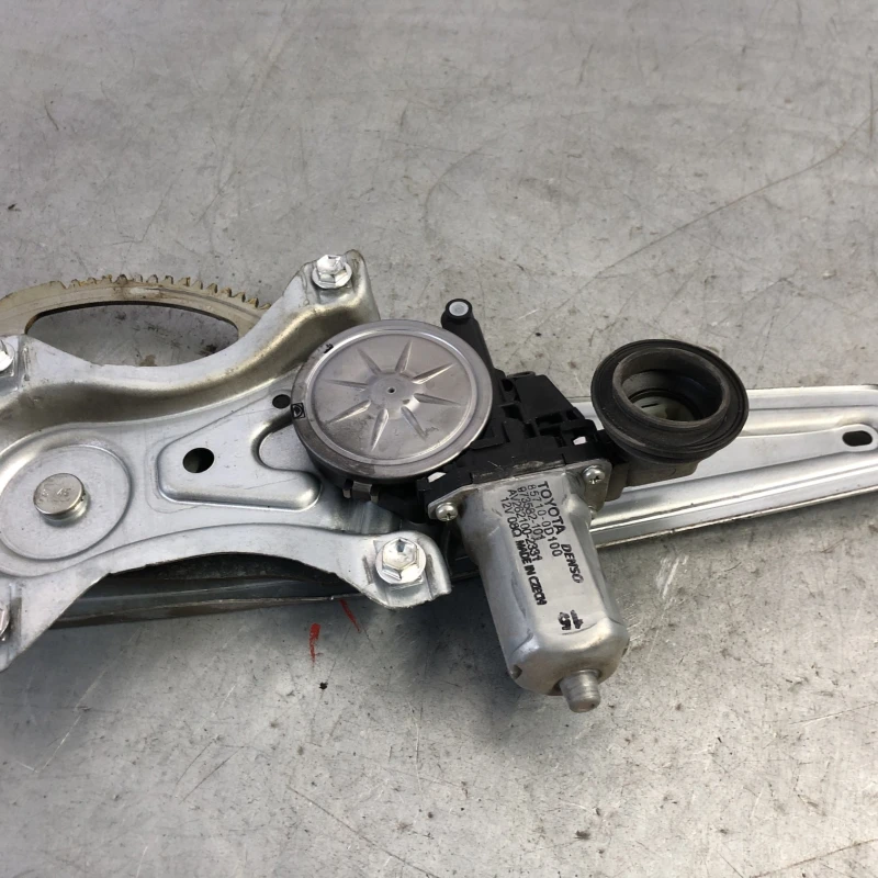 Macara geam stanga spate Toyota 
