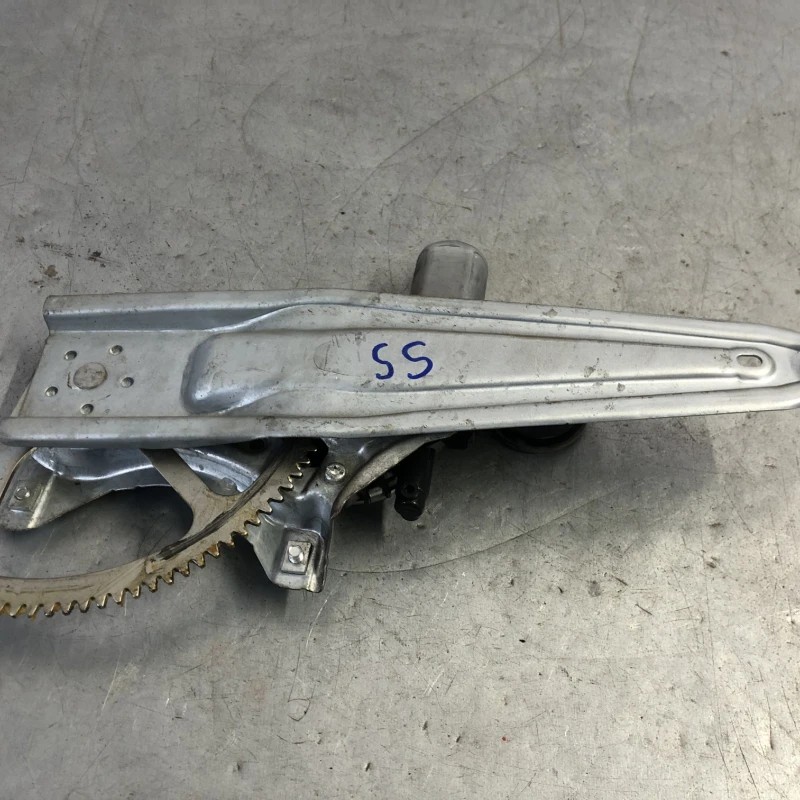 Macara geam stanga spate / Toyota Yaris XP130 2014 / Caroserie, oglinzi si faruri