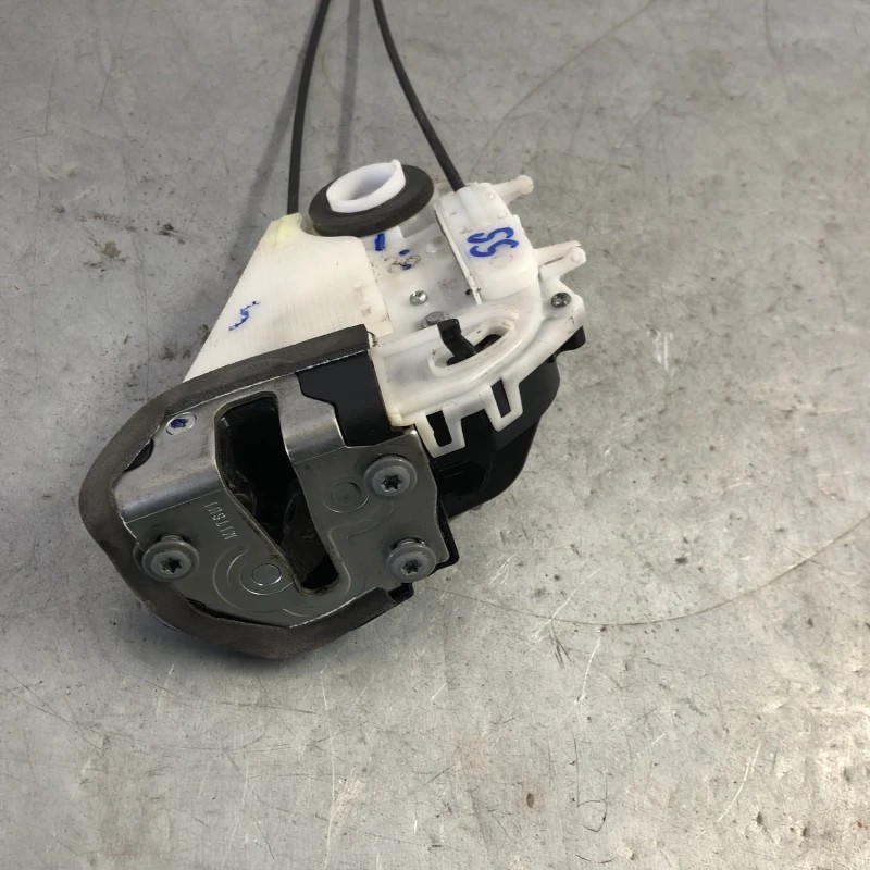 Iala broasca usa stanga spate / Toyota Yaris XP130 2014 / Caroserie, oglinzi si faruri