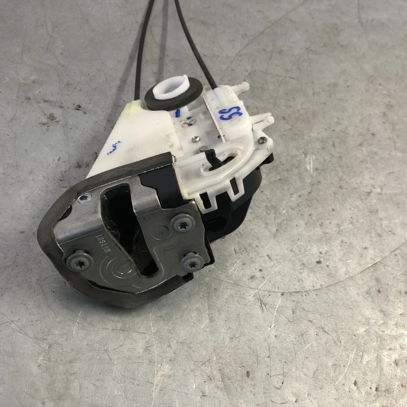 Iala broasca usa stanga spate / Toyota Yaris XP130 2014 / Caroserie, oglinzi si faruri