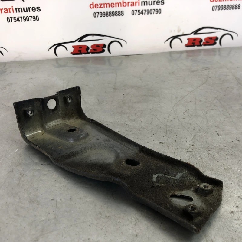 Suport aripa dreapta / Volkswagen Passat B7 2013 / Caroserie, oglinzi si faruri