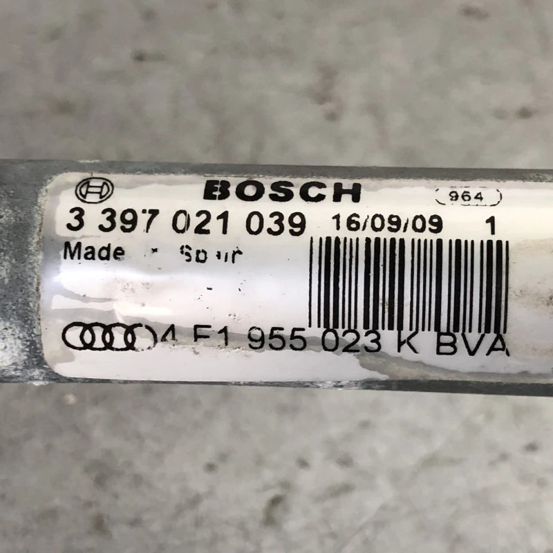 Ansamblu stergatoare cu motoras / Audi A4 B8 2010 / Caroserie, oglinzi si faruri