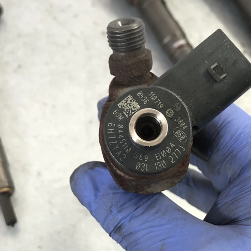 Injector / Volkswagen Passat B7 2013 / Motor, racire si evacuare