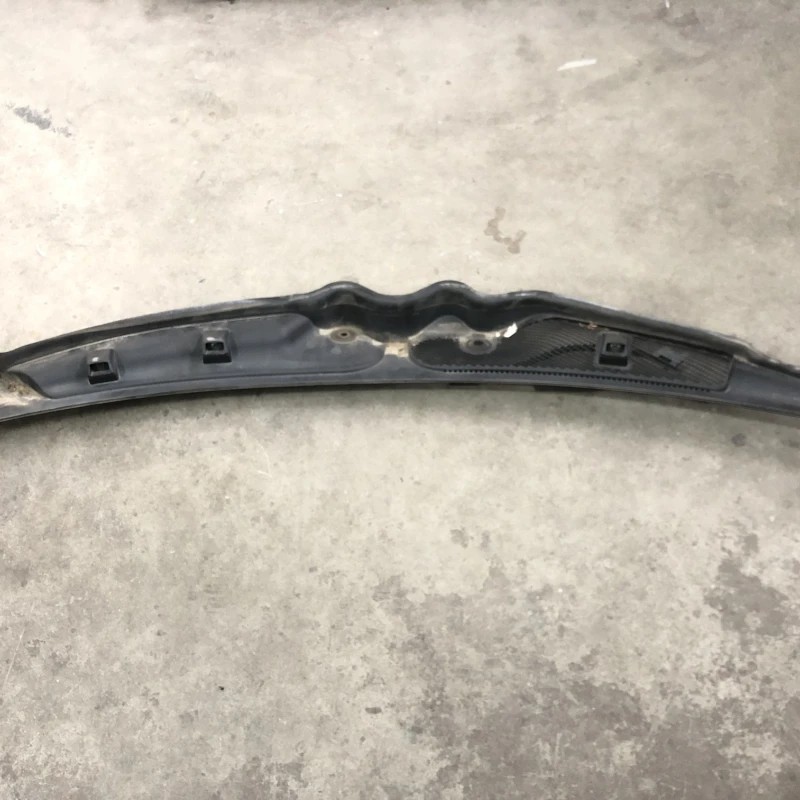 Grila stergatoare cu spalator parbriz / Mercedes-Benz C Class W204 2010 / Caroserie, oglinzi si faruri