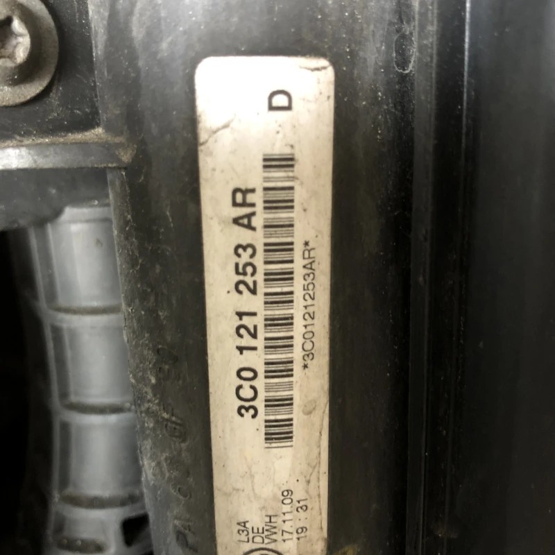 Trager cu radiatoare / Volkswagen Passat B6 2010 / Caroserie, oglinzi si faruri