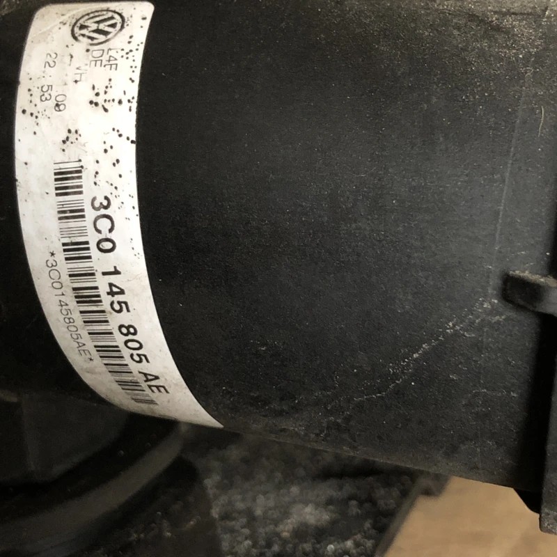Trager cu radiatoare / Volkswagen Passat B6 2010 / Caroserie, oglinzi si faruri