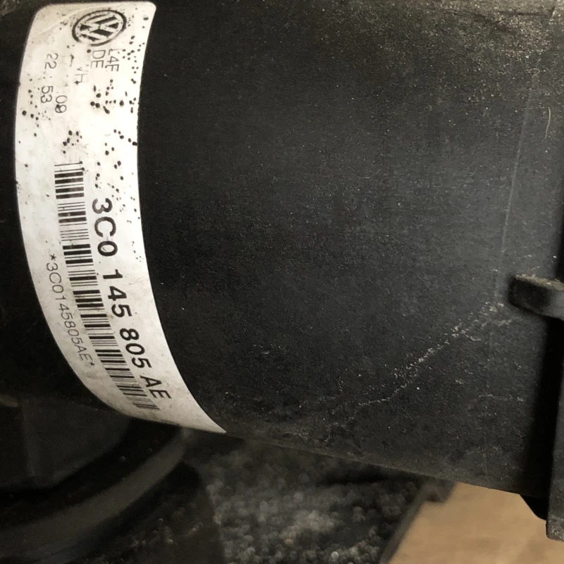 Trager cu radiatoare / Volkswagen Passat B6 2010 / Caroserie, oglinzi si faruri