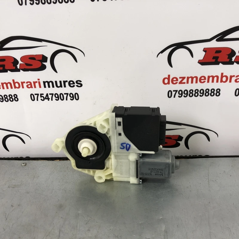 Motoras geam dreapta spate / Volkswagen Passat B6 2010 / Audio si electronice