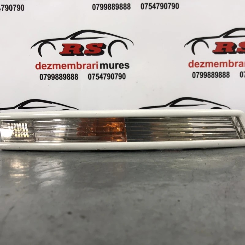 Semnalizare dreapta / Volkswagen Passat B6 2010 / Caroserie, oglinzi si faruri