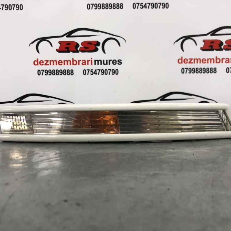 Semnalizare dreapta / Volkswagen Passat B6 2010 / Caroserie, oglinzi si faruri