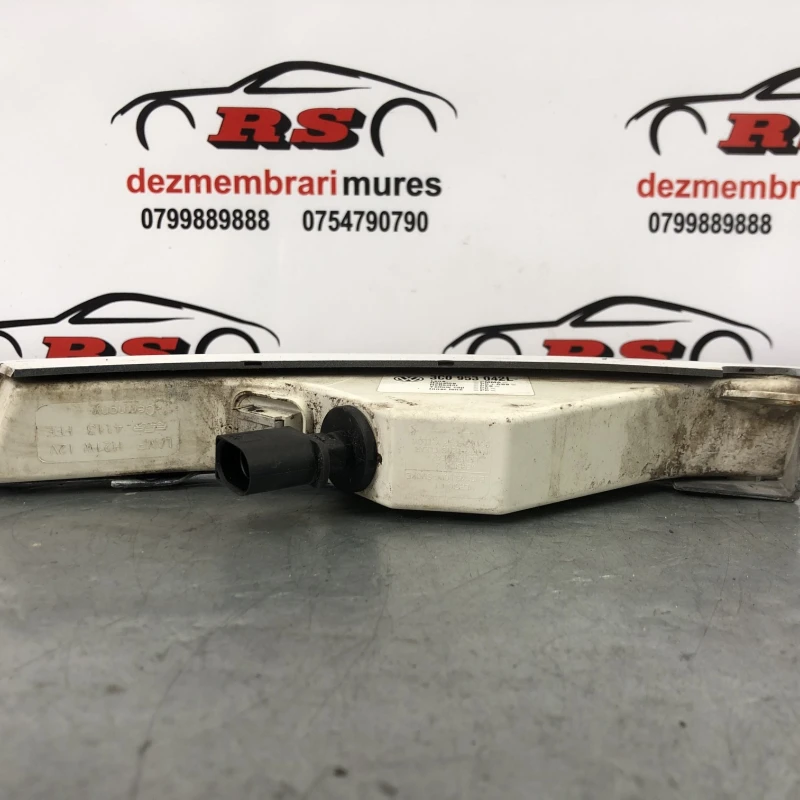 Semnalizare dreapta / Volkswagen Passat B6 2010 / Caroserie, oglinzi si faruri