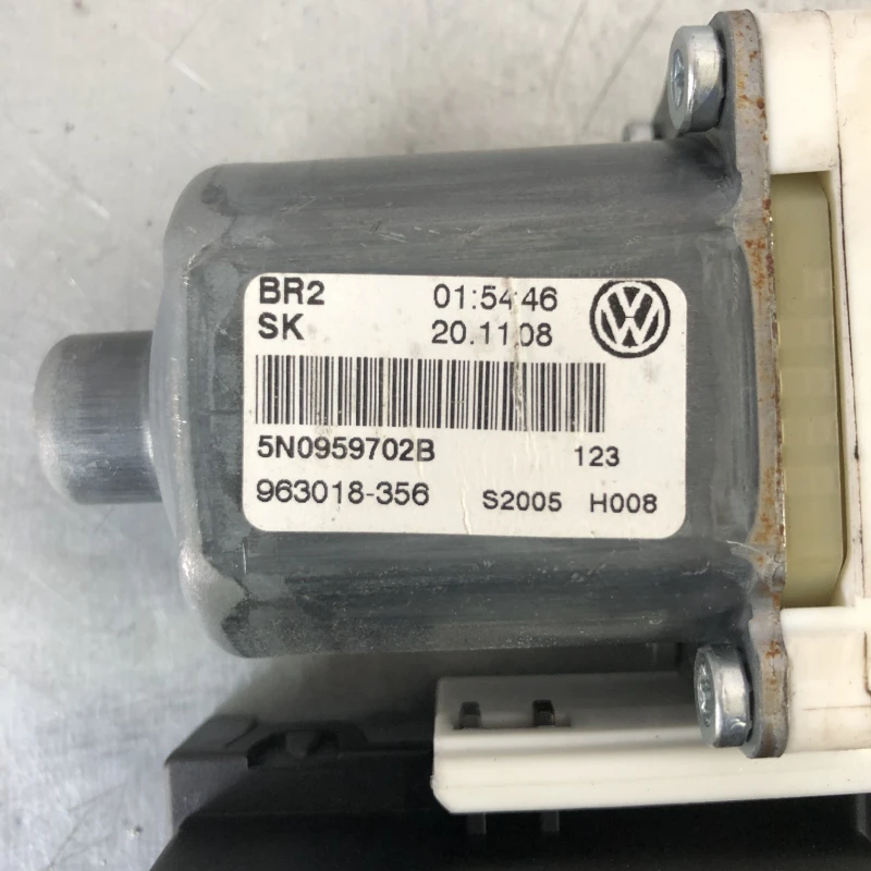 Motoras geam dreapta fata / Volkswagen Tiguan 5N 2009 / Audio si electronice