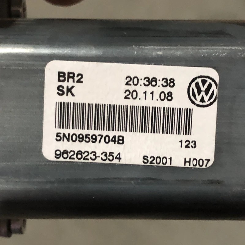 Motoras geam dreapta spate / Volkswagen Tiguan 5N 2009 / Audio si electronice
