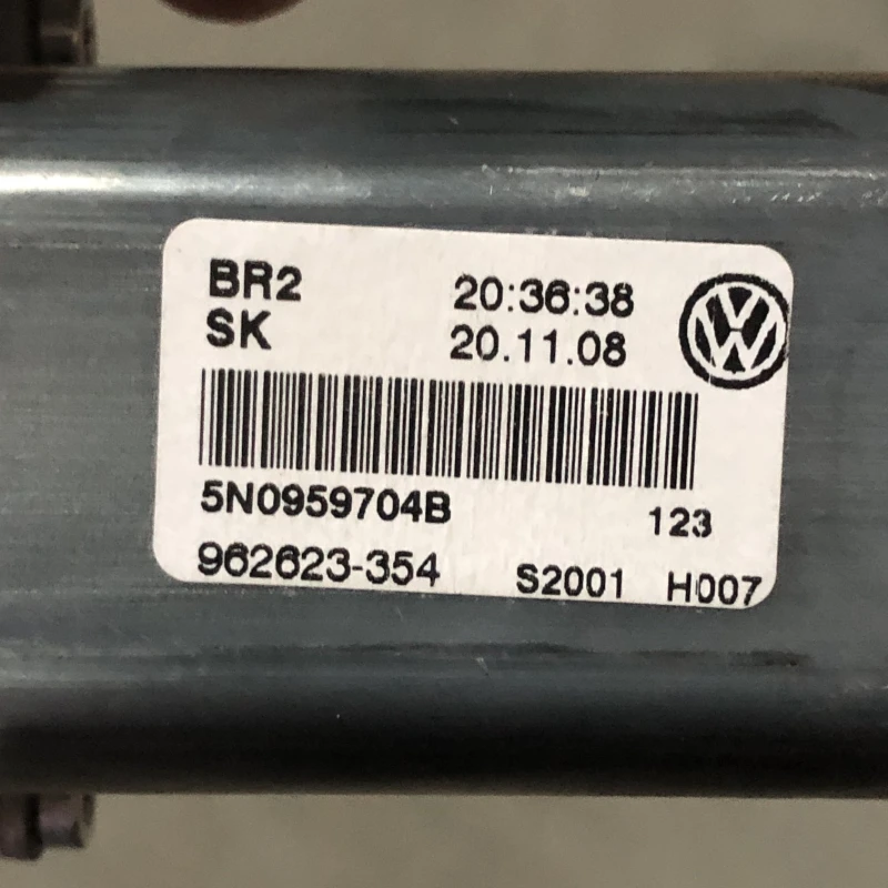 Motoras geam dreapta spate / Volkswagen Tiguan 5N 2009 / Audio si electronice