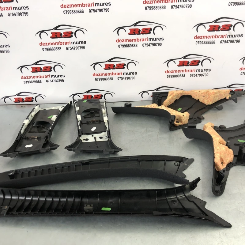 Ornamente interioare negre / Mercedes-Benz C Class W204 2010 / Interior