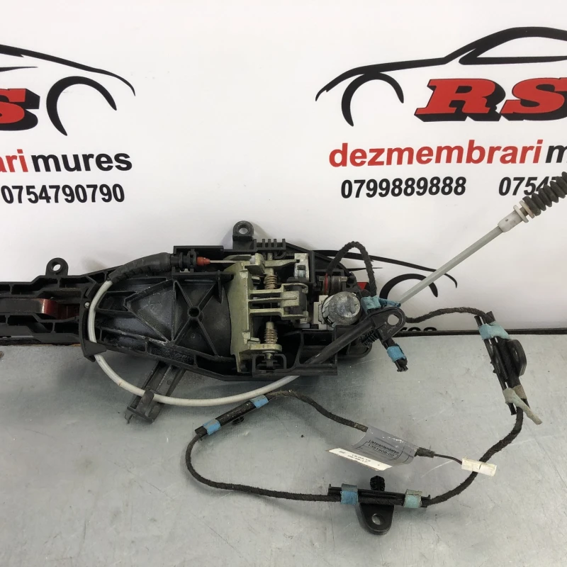 Maner usa stanga fata / BMW Seria 3 E91 LCI 2012 / Caroserie, oglinzi si faruri