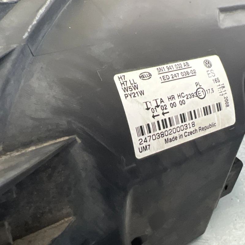 Far dreapta Europa / Volkswagen Tiguan 5N 2009 / Caroserie, oglinzi si faruri