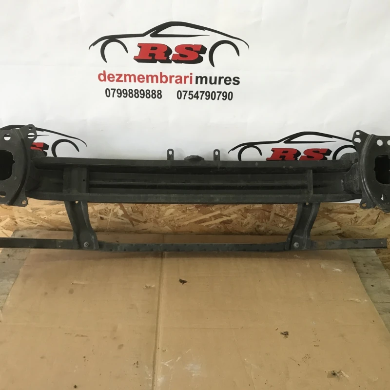 Armatura intaritura bara fata / Volkswagen Passat B6 2010 / Caroserie, oglinzi si faruri