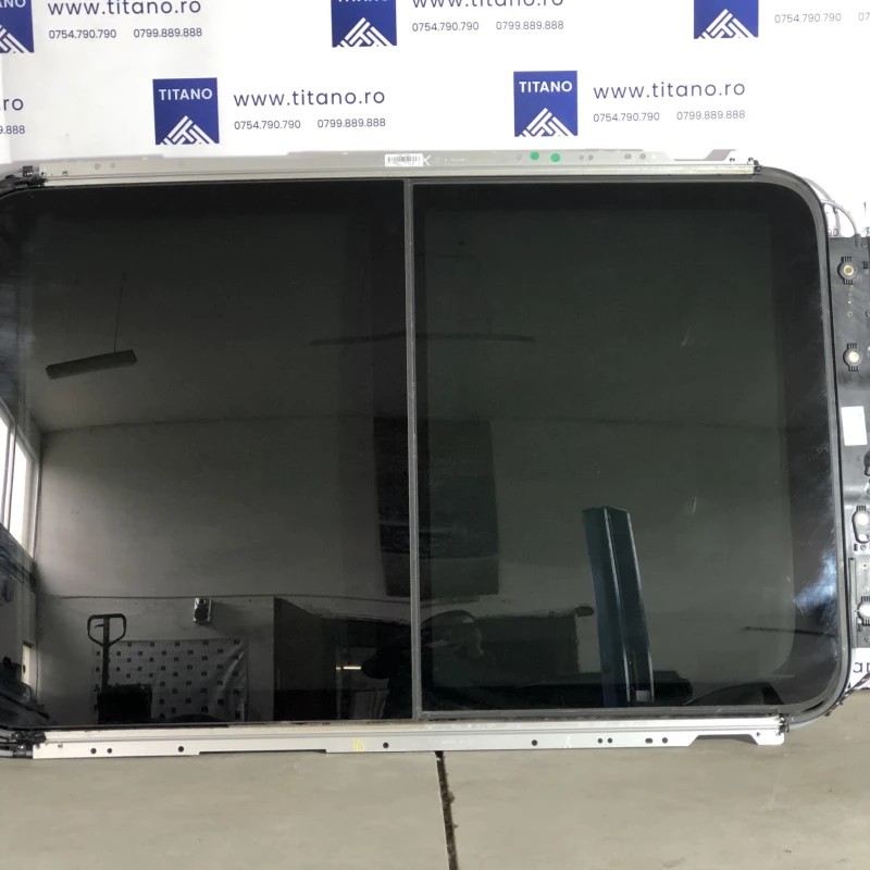 Trapa panoramica / Volkswagen Passat B7 2013 / Caroserie, oglinzi si faruri