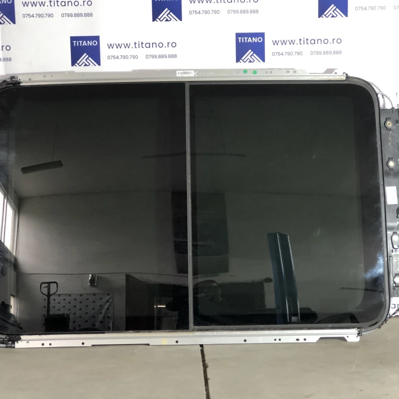 Trapa panoramica / Volkswagen Passat B7 2013 / Caroserie, oglinzi si faruri