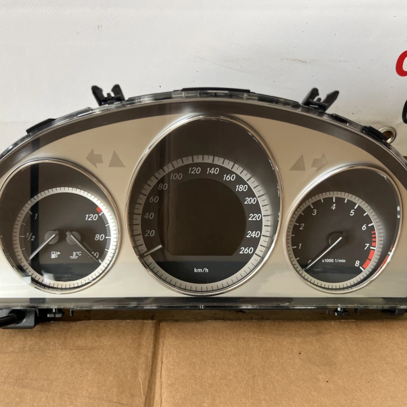 Ceas bord Mercedes-Benz 
