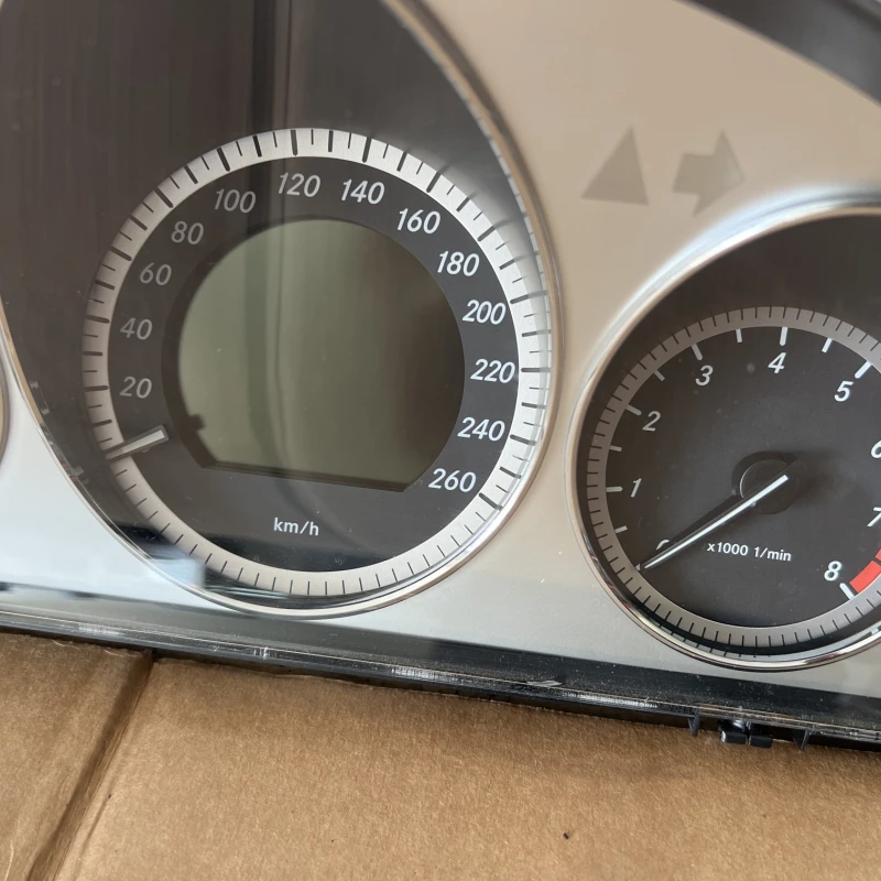 Ceas bord / Mercedes-Benz C Class W204 2010 / Audio si electronice