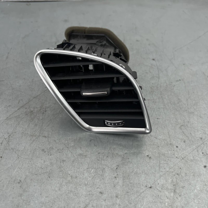 Grila aer bord dreapta / Audi A4 B8 2013 / Interior