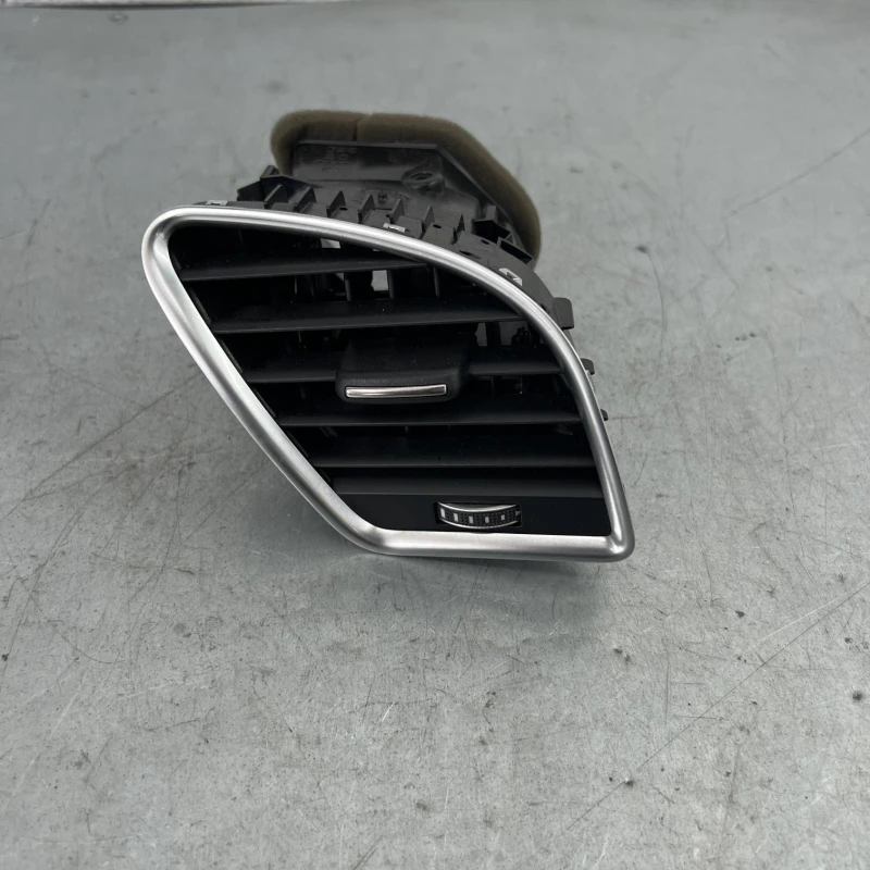 Grila aer bord dreapta Audi 