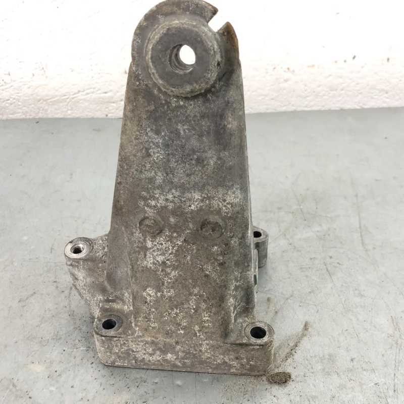 Suport motor stanga / Mercedes-Benz C Class W204 2010 / Motor, racire si evacuare