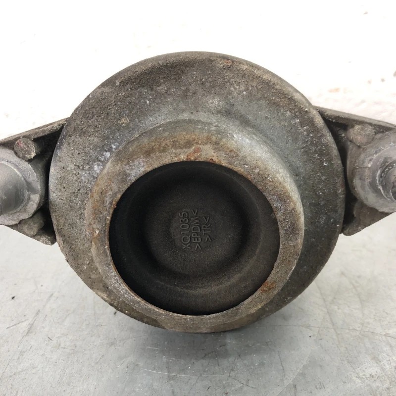 Tampon motor stanga Mercedes-Benz C Class W204 2010