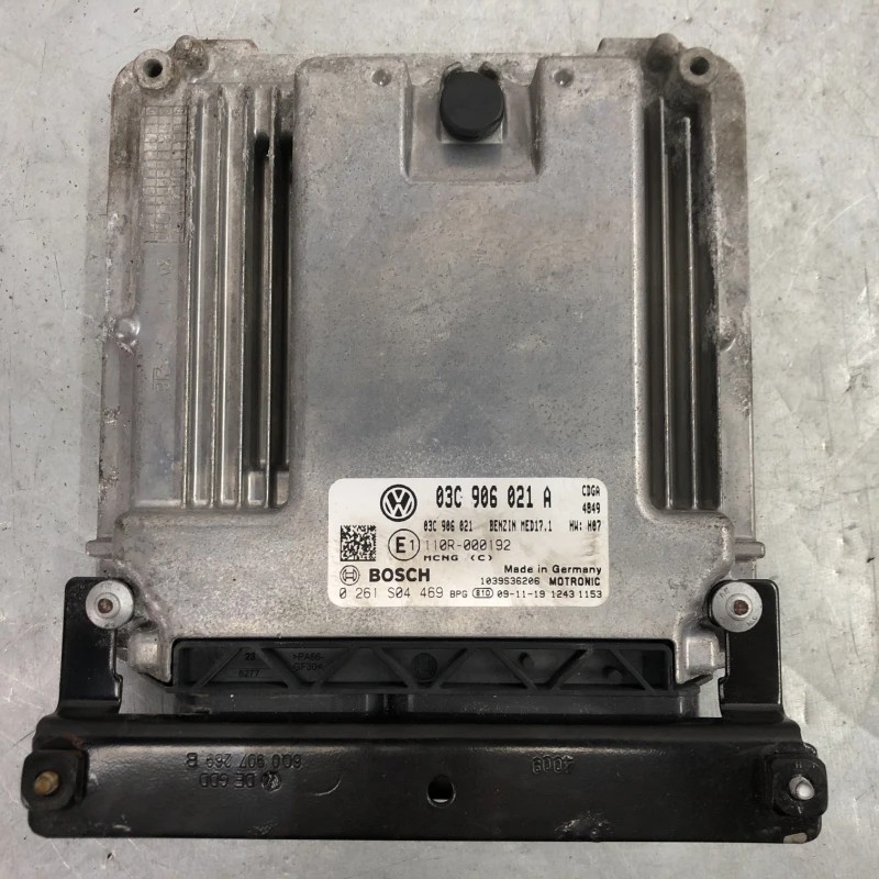 Calculator motor ecu Volkswagen Passat B6 2010