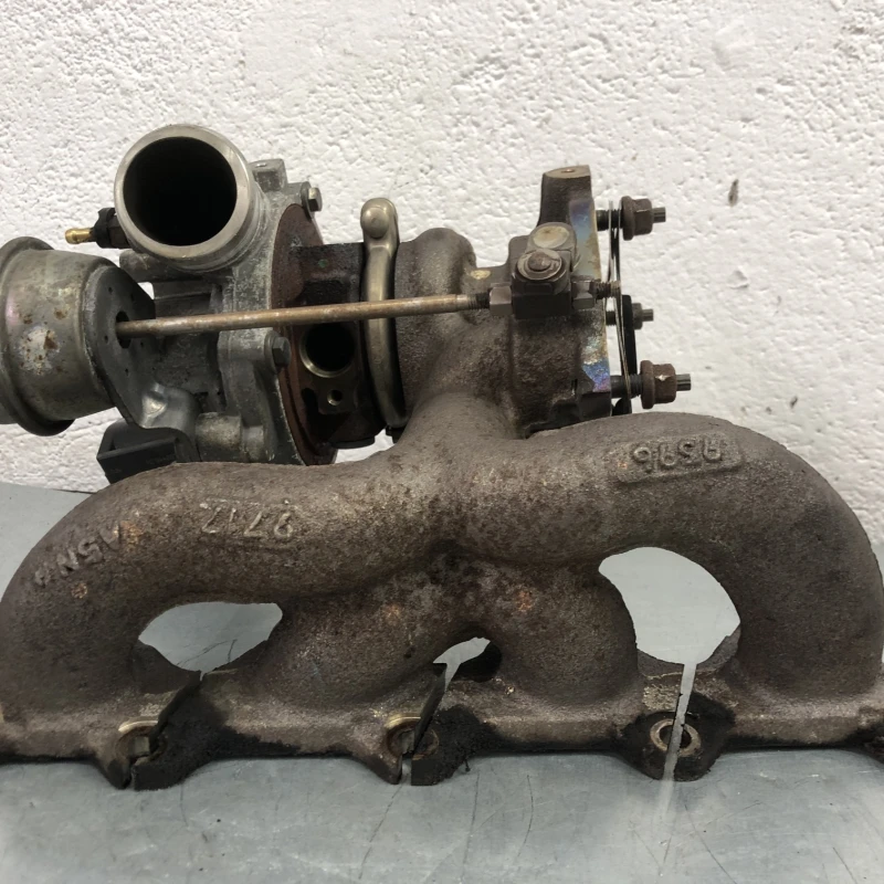 Turbosuflanta turbo turbina / Volkswagen Passat B6 2010 / Motor, racire si evacuare