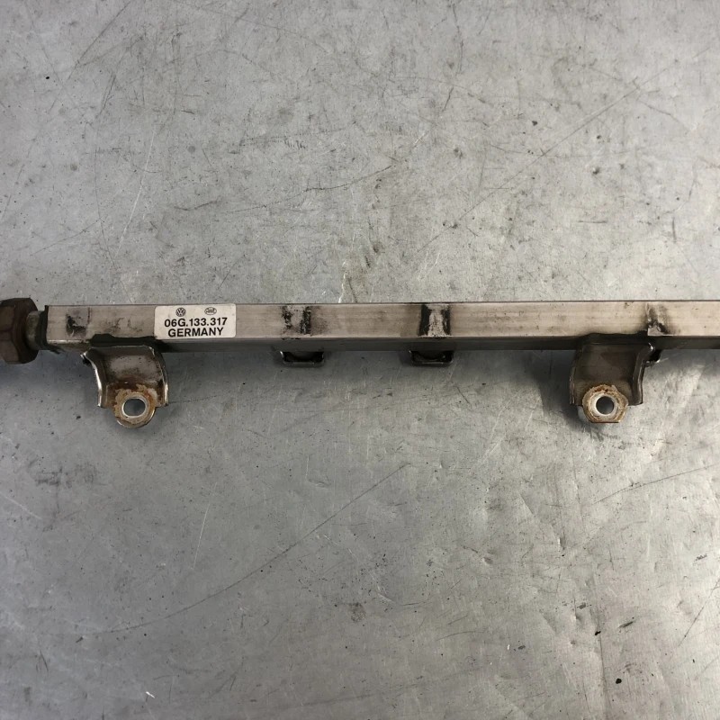 Rampa injectoare cu senzor Volkswagen Touran 1T 2009