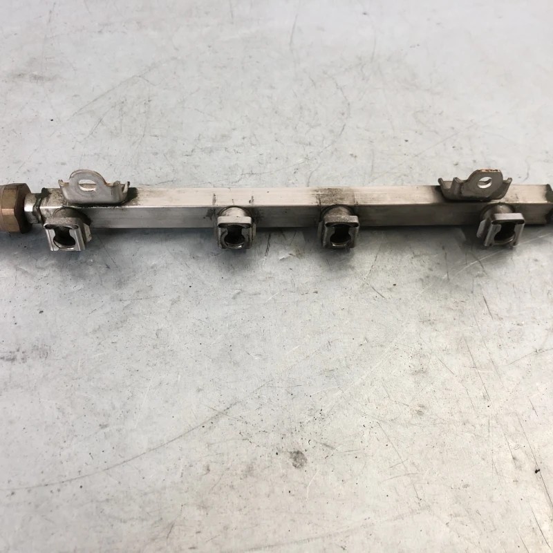 Rampa injectoare cu senzor / Volkswagen Touran 1T 2009 / Motor, racire si evacuare