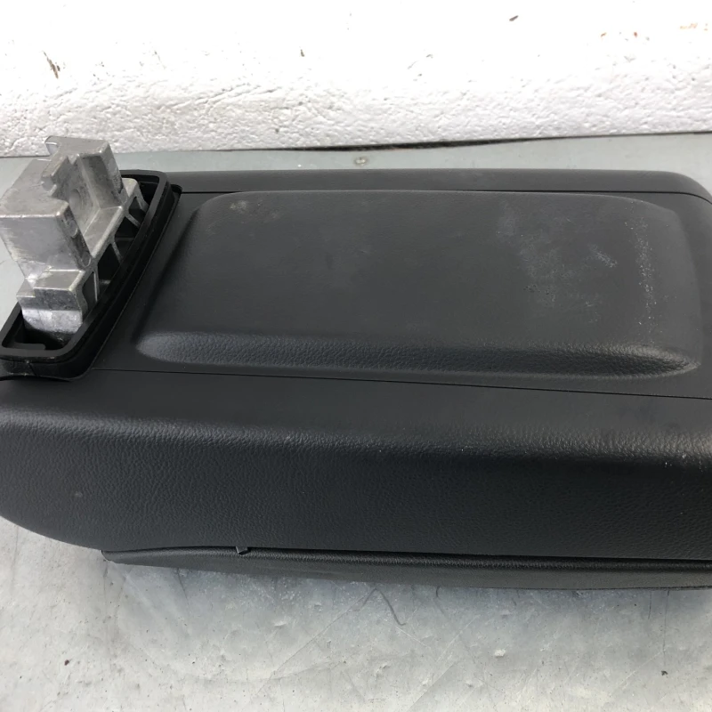 Cotiera centrala / Audi A6 C6 2010 / Interior