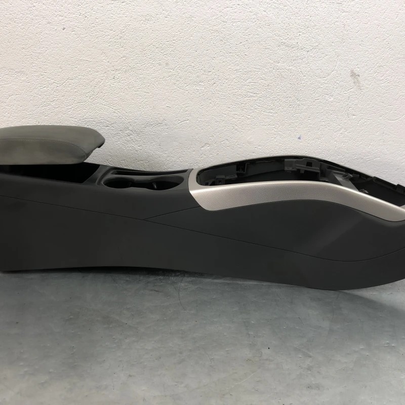 Cotiera centrala / Audi A4 B8 2013 / Interior
