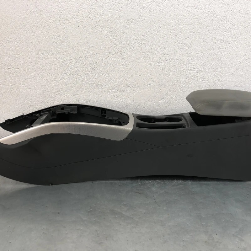 Cotiera centrala / Audi A4 B8 2013 / Interior