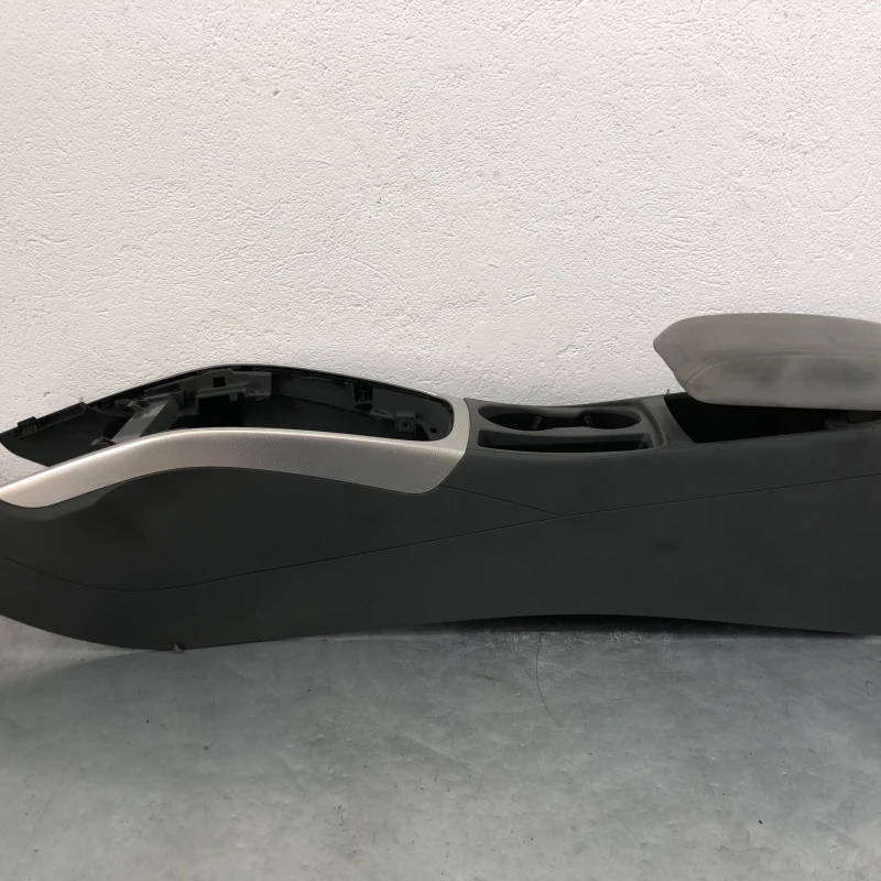 Cotiera centrala / Audi A4 B8 2013 / Interior